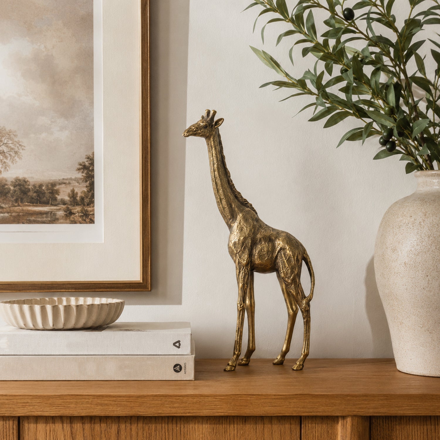Design Republique Giraffe Decor Small featuring a standing giraffe design in a gold finish.