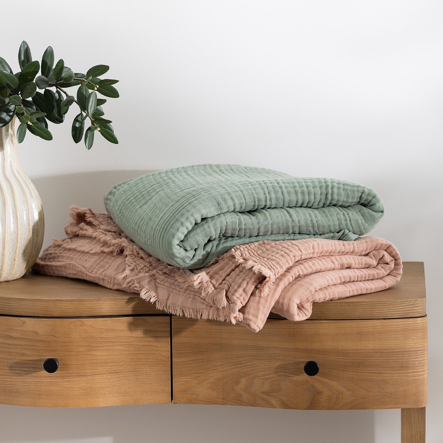Cove Mira Muslin Blanket