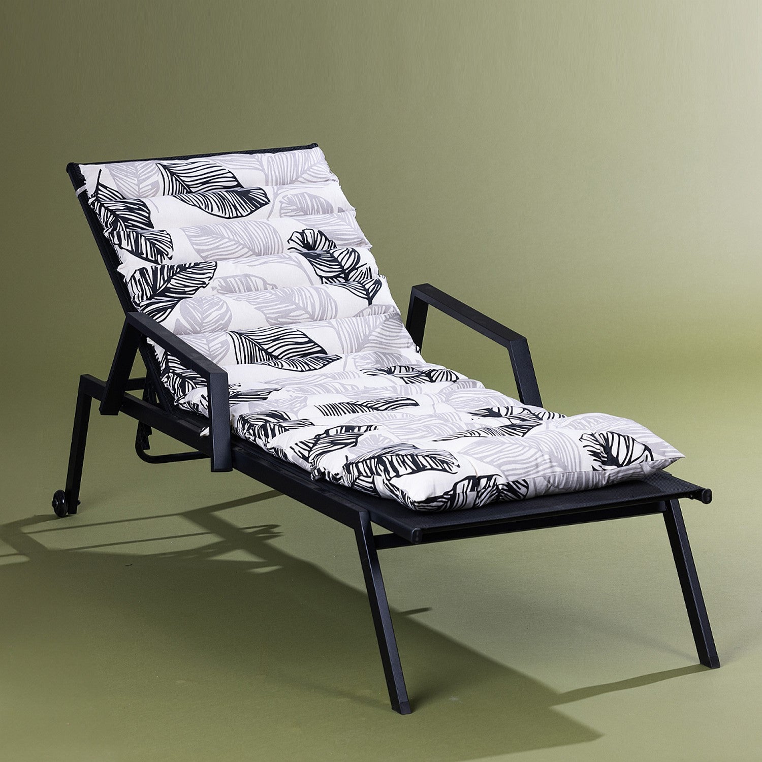 Cove Cabana Lounger Futon Cushion Large Leaf