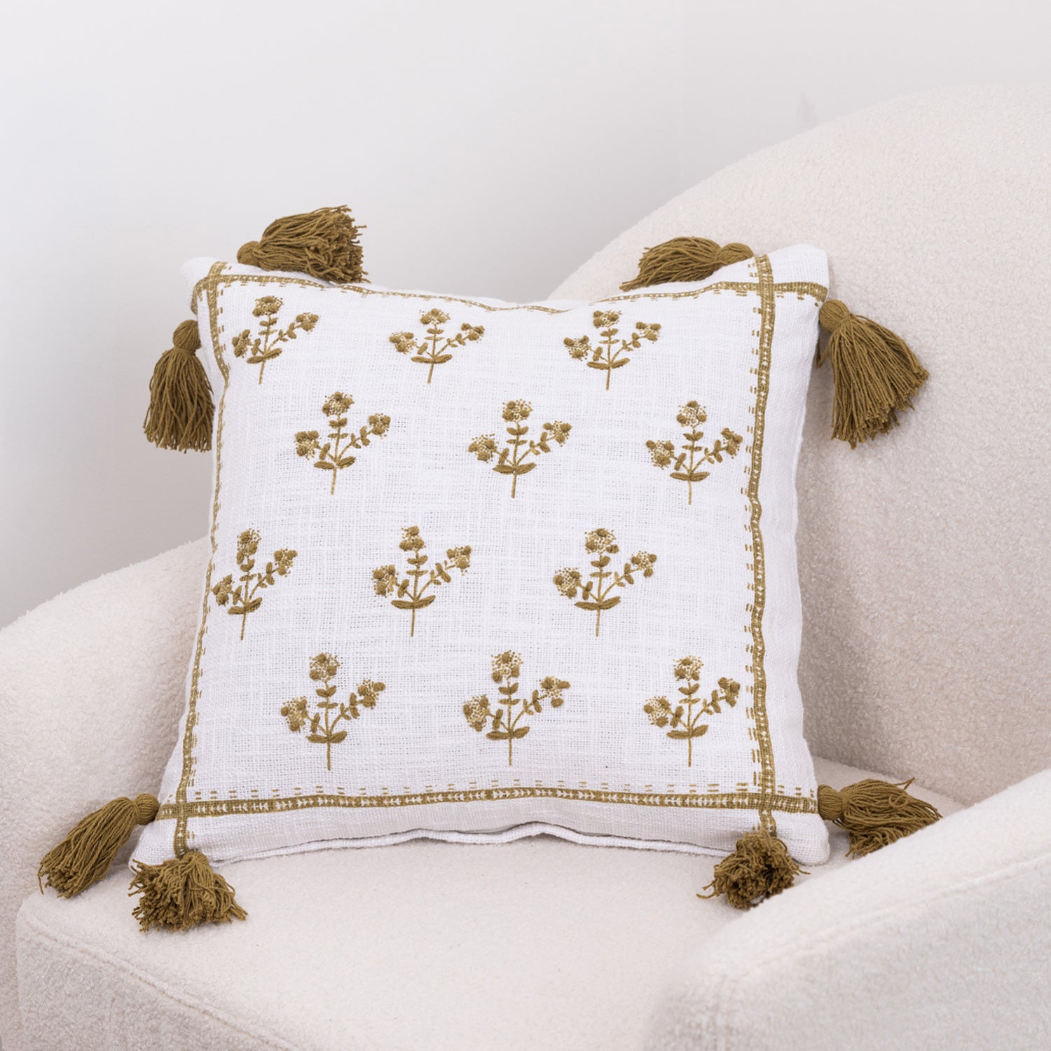 Gracious Living Barnley Embroidered Cushion