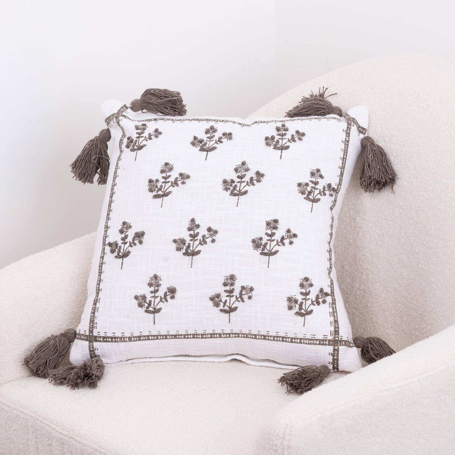 Gracious Living Barnley Embroidered Cushion