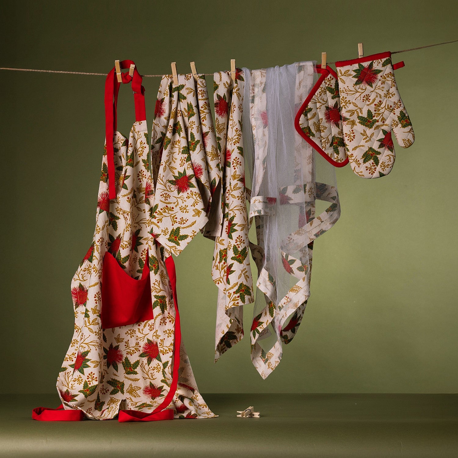 Christmas Wishes Pohutukawa Table Runner