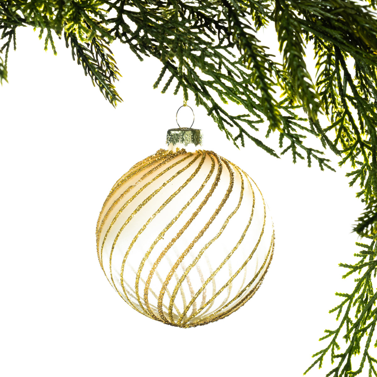 Christmas Wishes Champagne Frosted Ombre Bauble – Champagne-toned round bauble with a smooth metallic finish, enhanced with frosted glitter sections and curved decorative detailing for a sophisticated festive look.