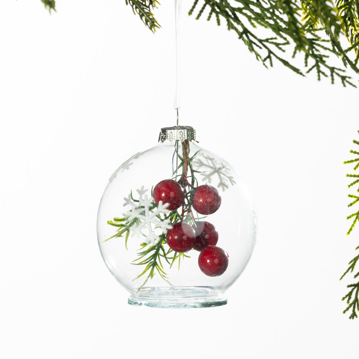Christmas Wishes Mistletoe Snow Globe Bauble – Clear glass snow globe-style bauble featuring festive red berries, green foliage and delicate snowflake accents inside for a charming seasonal finish.