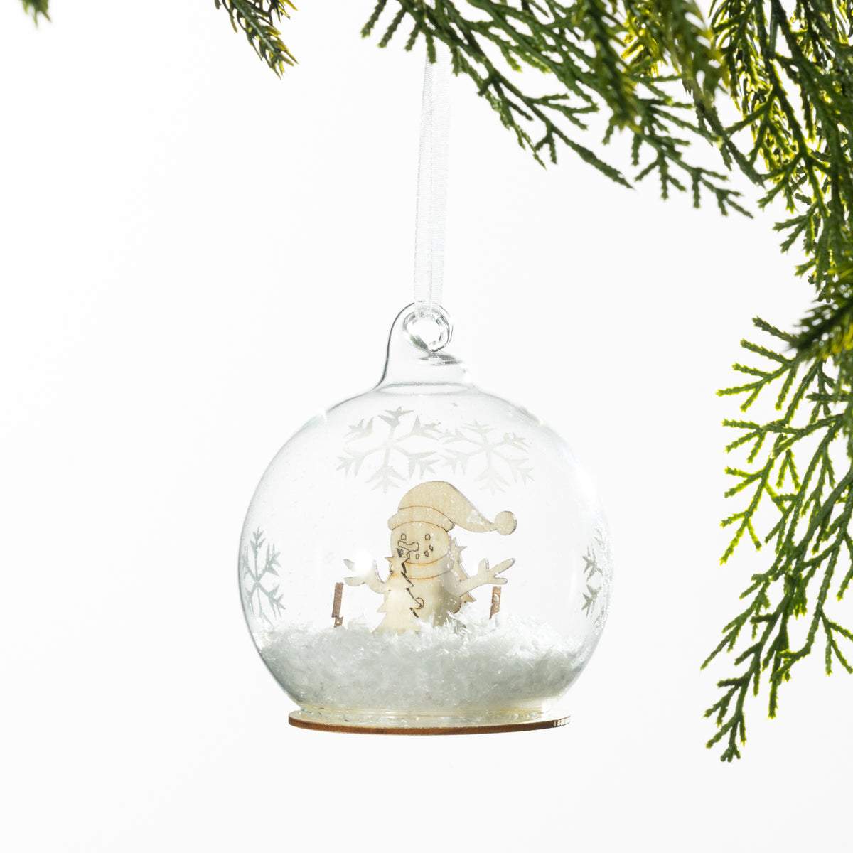 Christmas Wishes Wooden Snowman Snow Globe Bauble – Clear snow globe-style bauble featuring a wooden snowman scene with delicate snowflake detailing and faux snow for a playful festive touch.