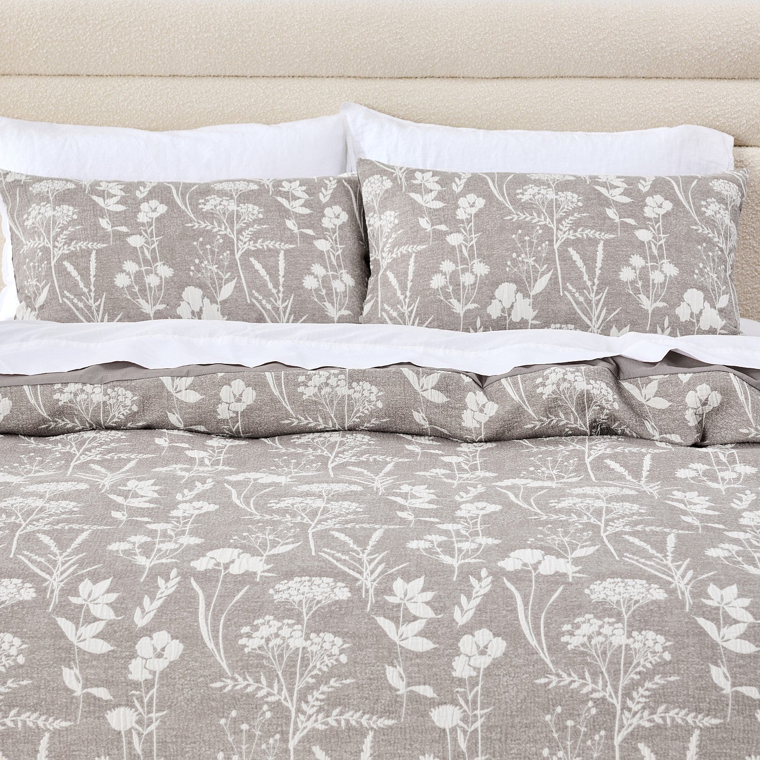 Floral pattern with white flowers and leaves on a gray background