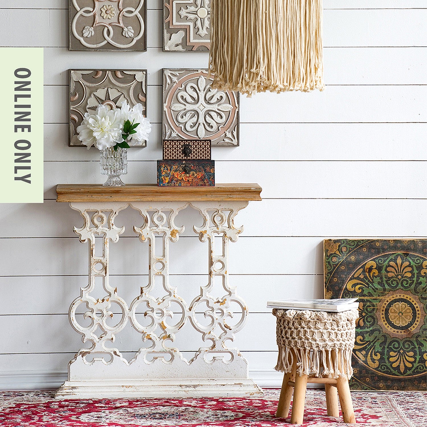 Gracious Living Lily Ornate Console Table