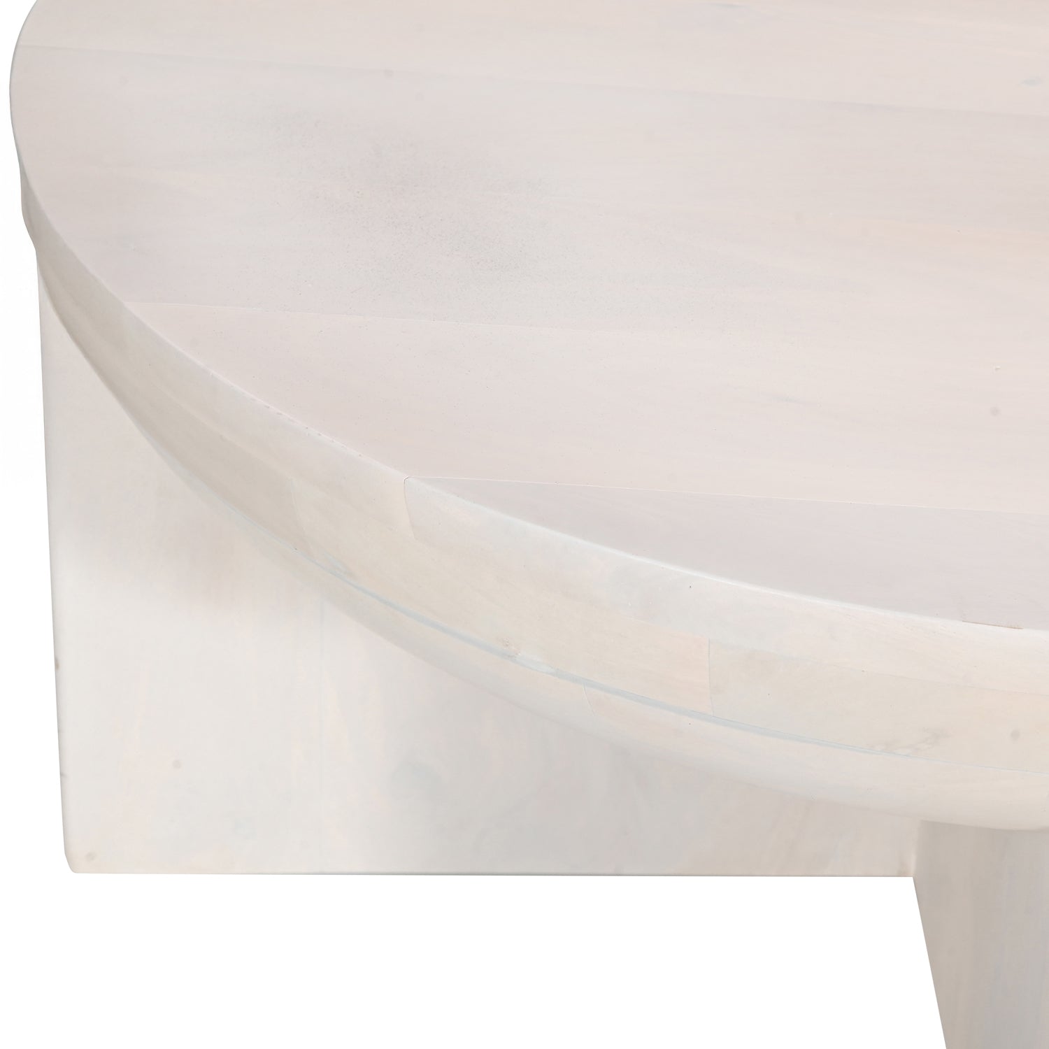 Close-up of the Amparo mango wood coffee table in white wood, showing the smooth rounded edge and subtle natural grain detail.