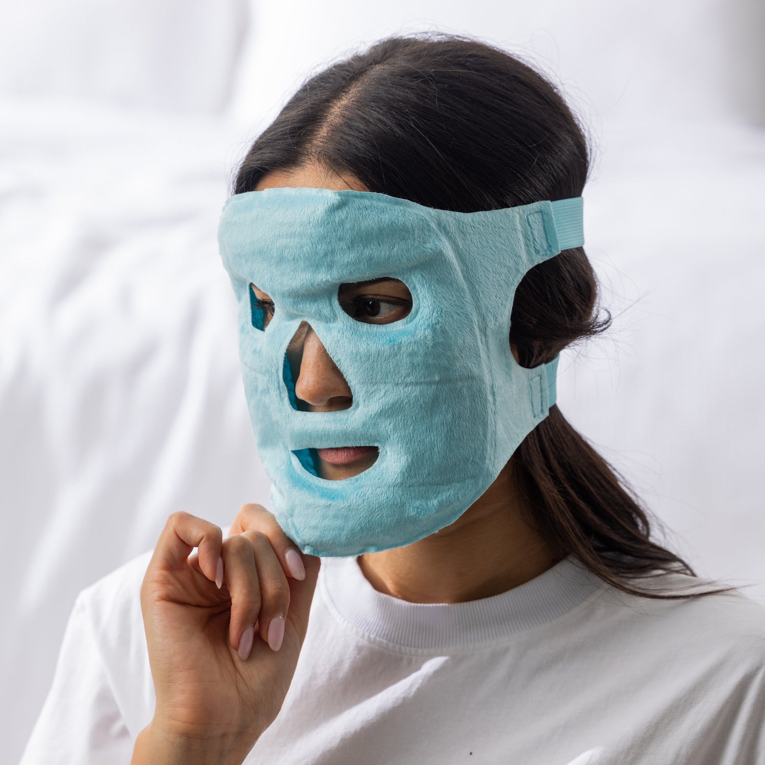 Grace & Gild Cooling Gel Bead Face Mask Sky Blue being worn with adjustable head straps.