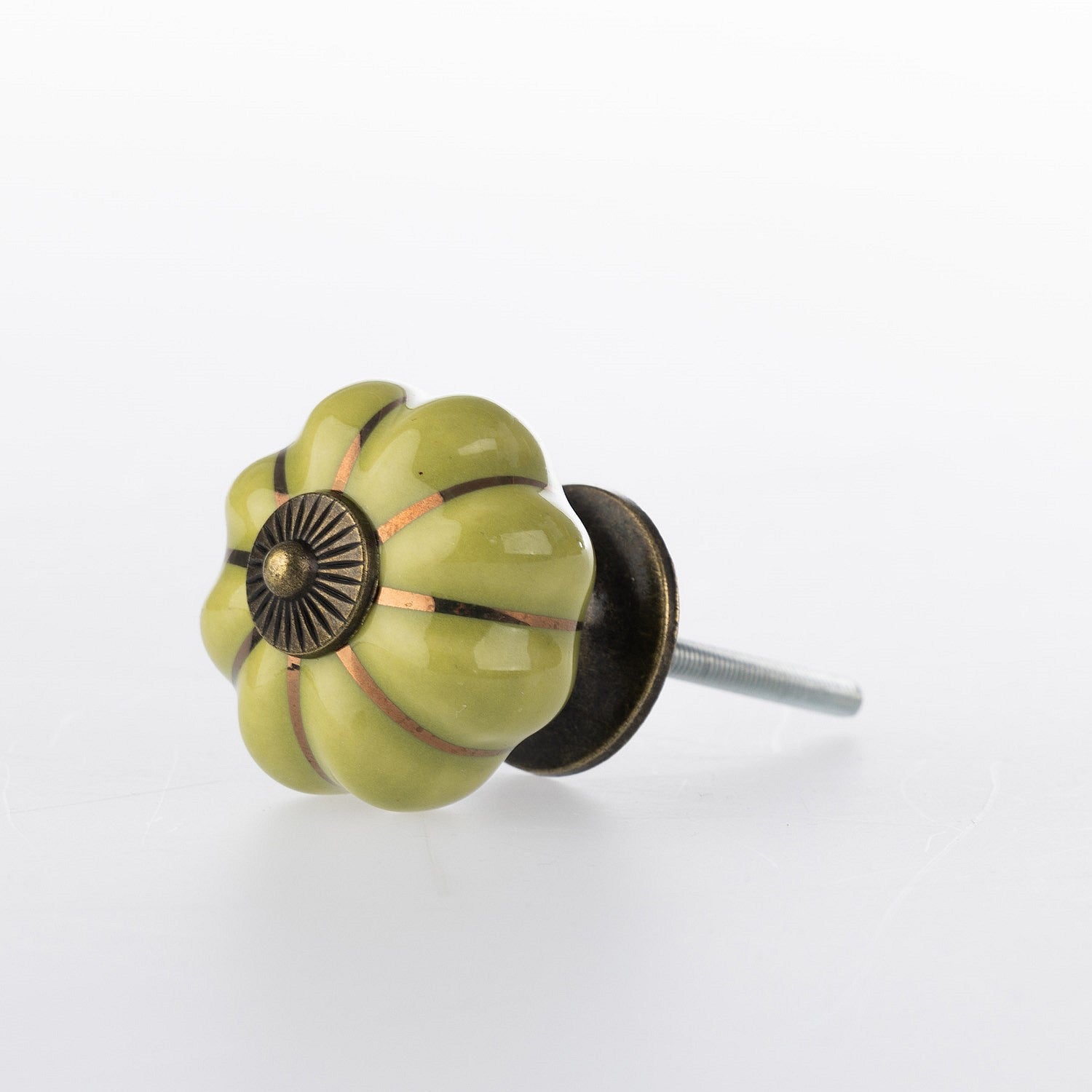 Green flower-shaped ceramic drawer knob with bronze-tone centre detail, metallic gold stripe accents and a glossy finish.
