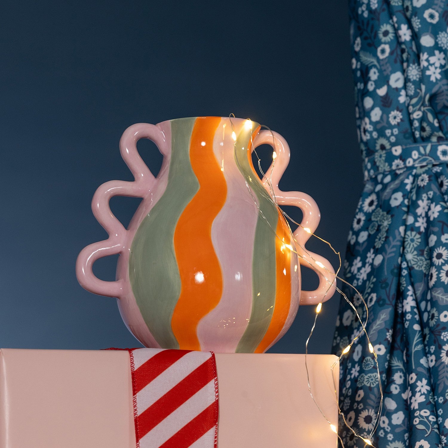 Design Republique Dita Squiggle Urn