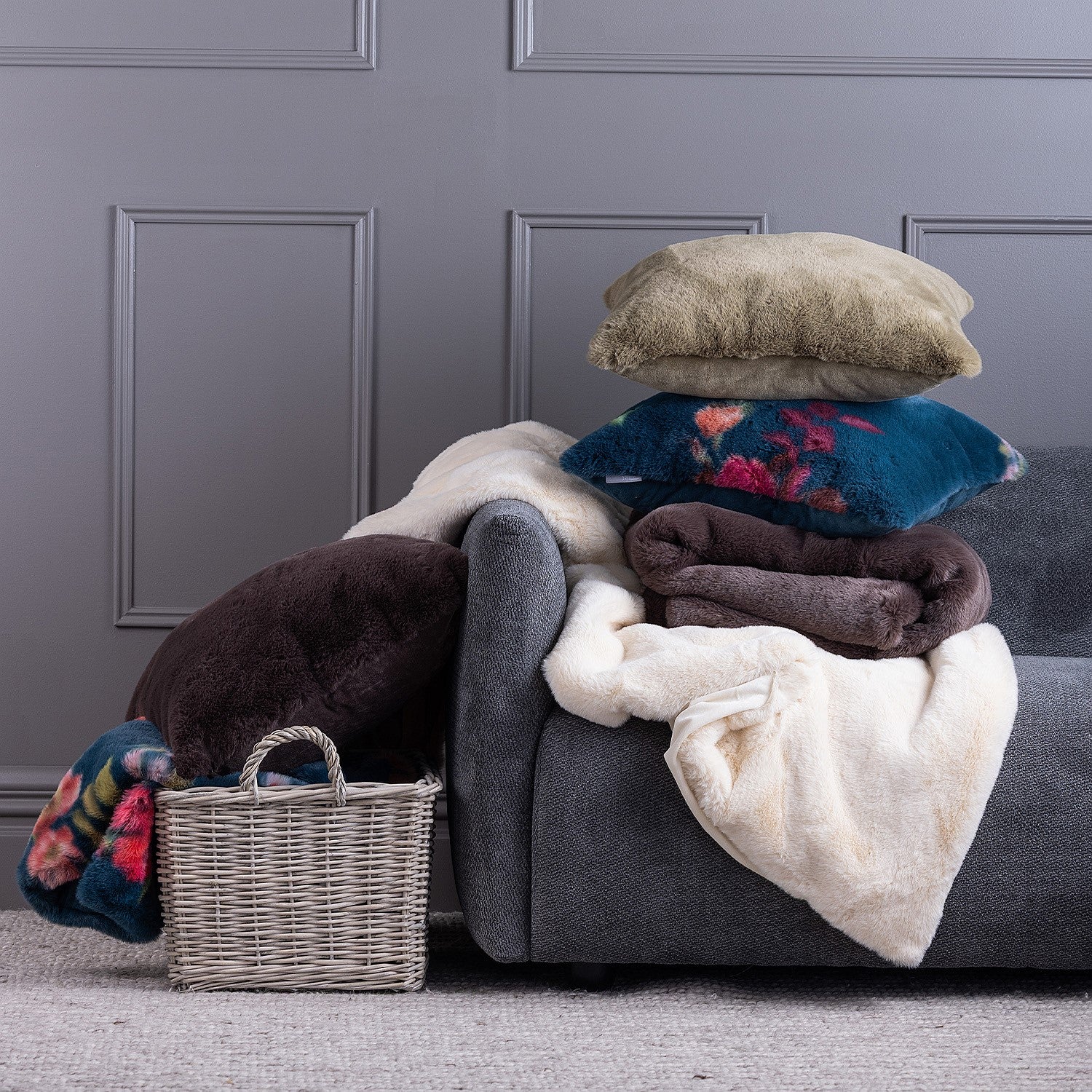 Design Republique Evelyn Faux Fur Throws