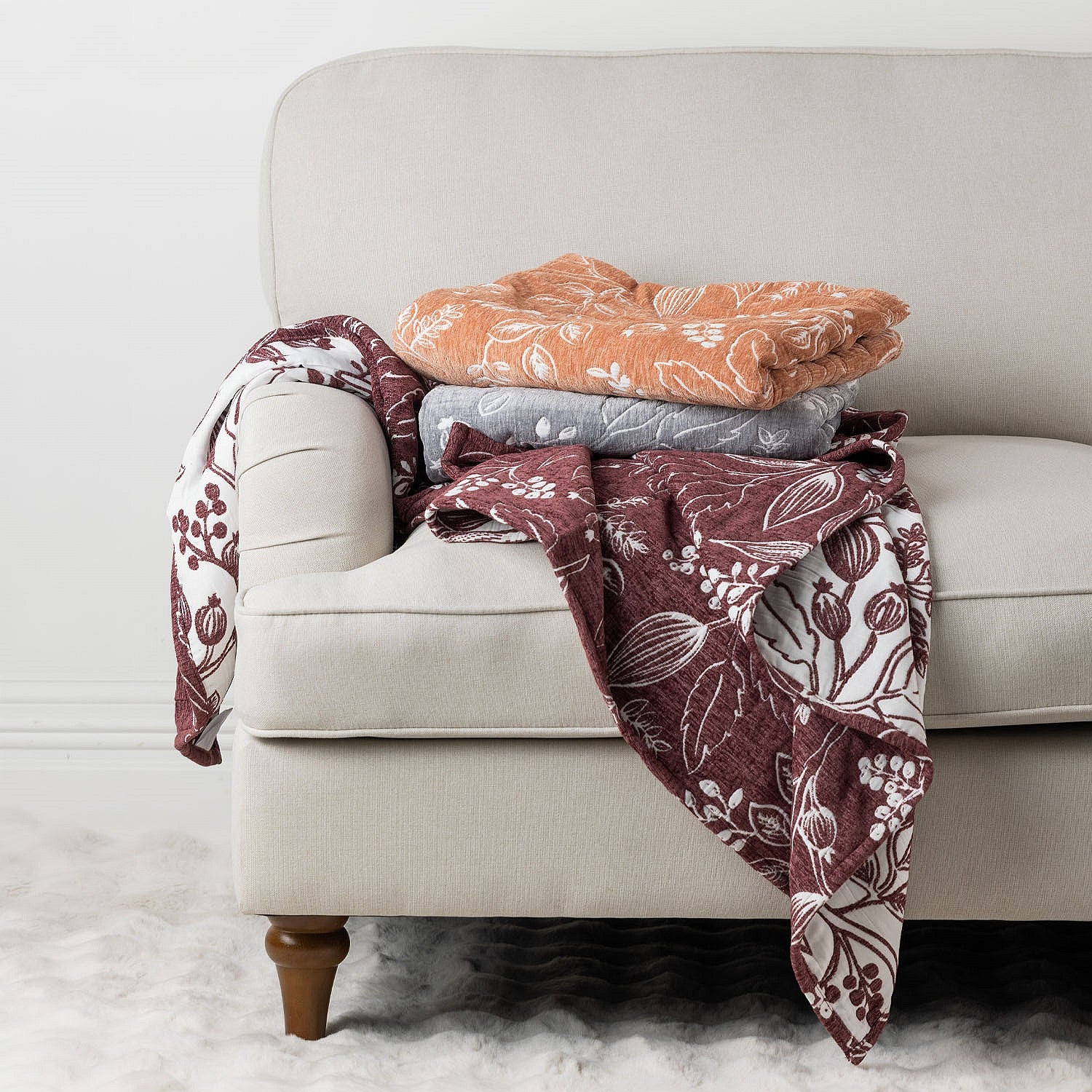 Design Republique Sienna Floral Throw