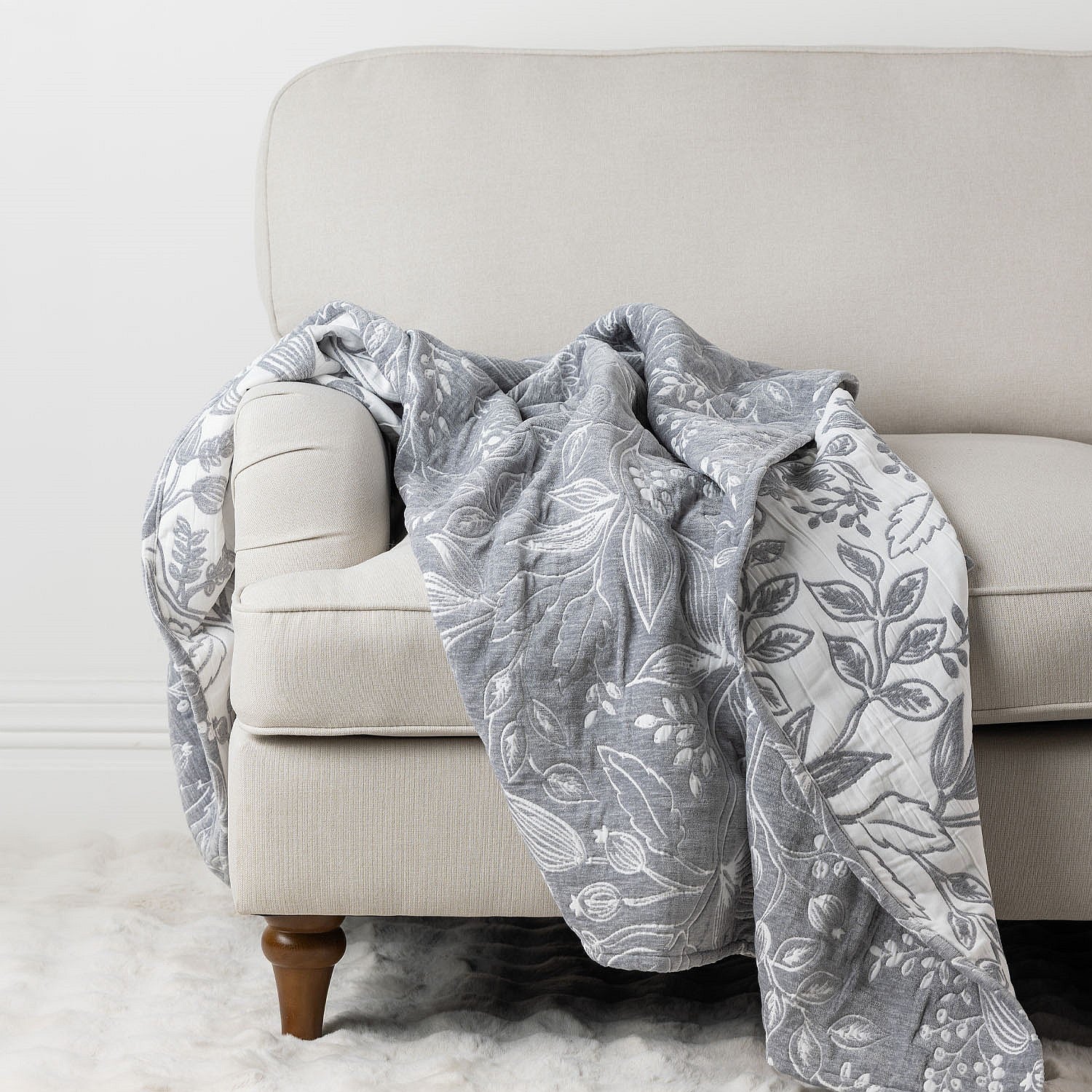 Design Republique Sienna Floral Throw