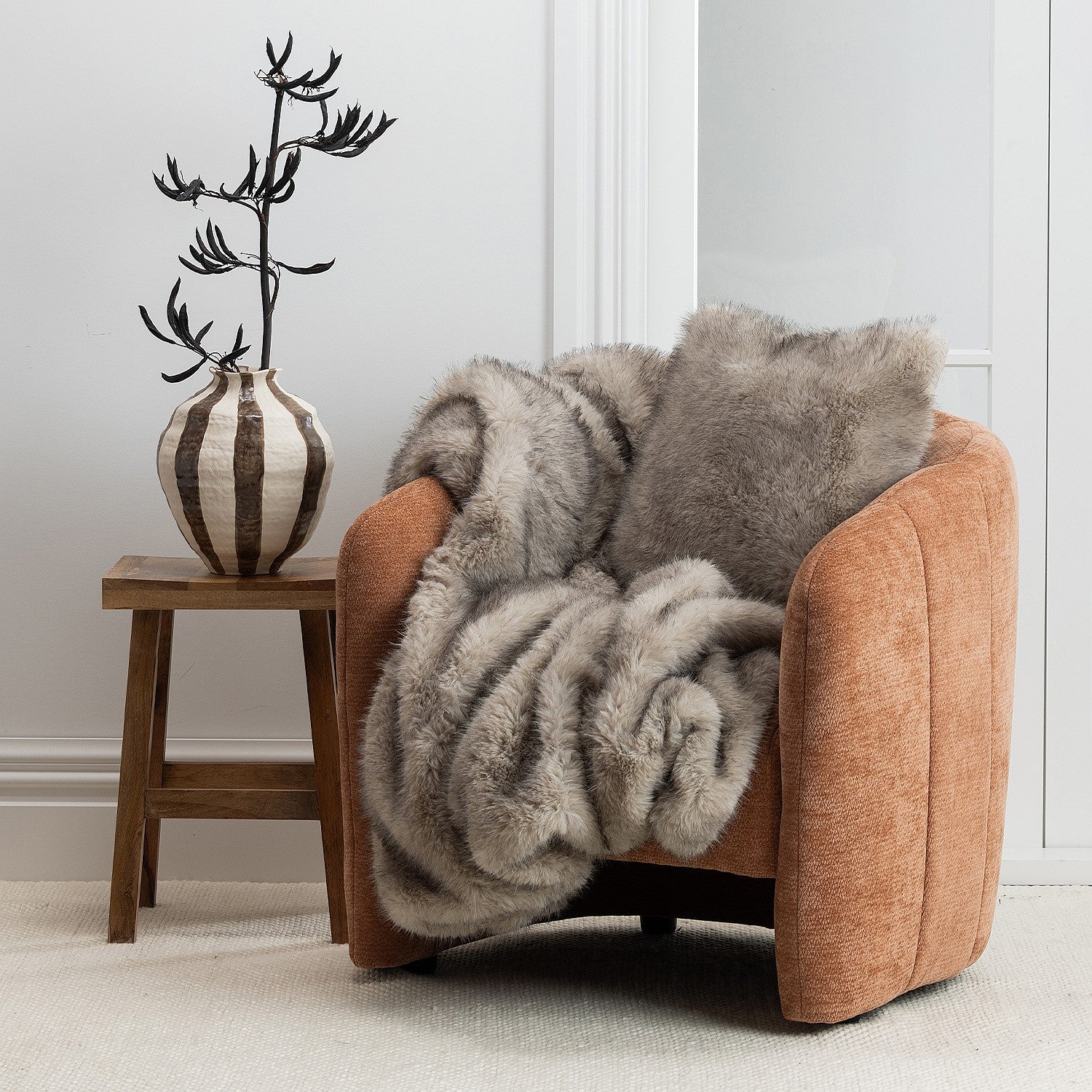 Design Republique Arctic Faux Fur Throw