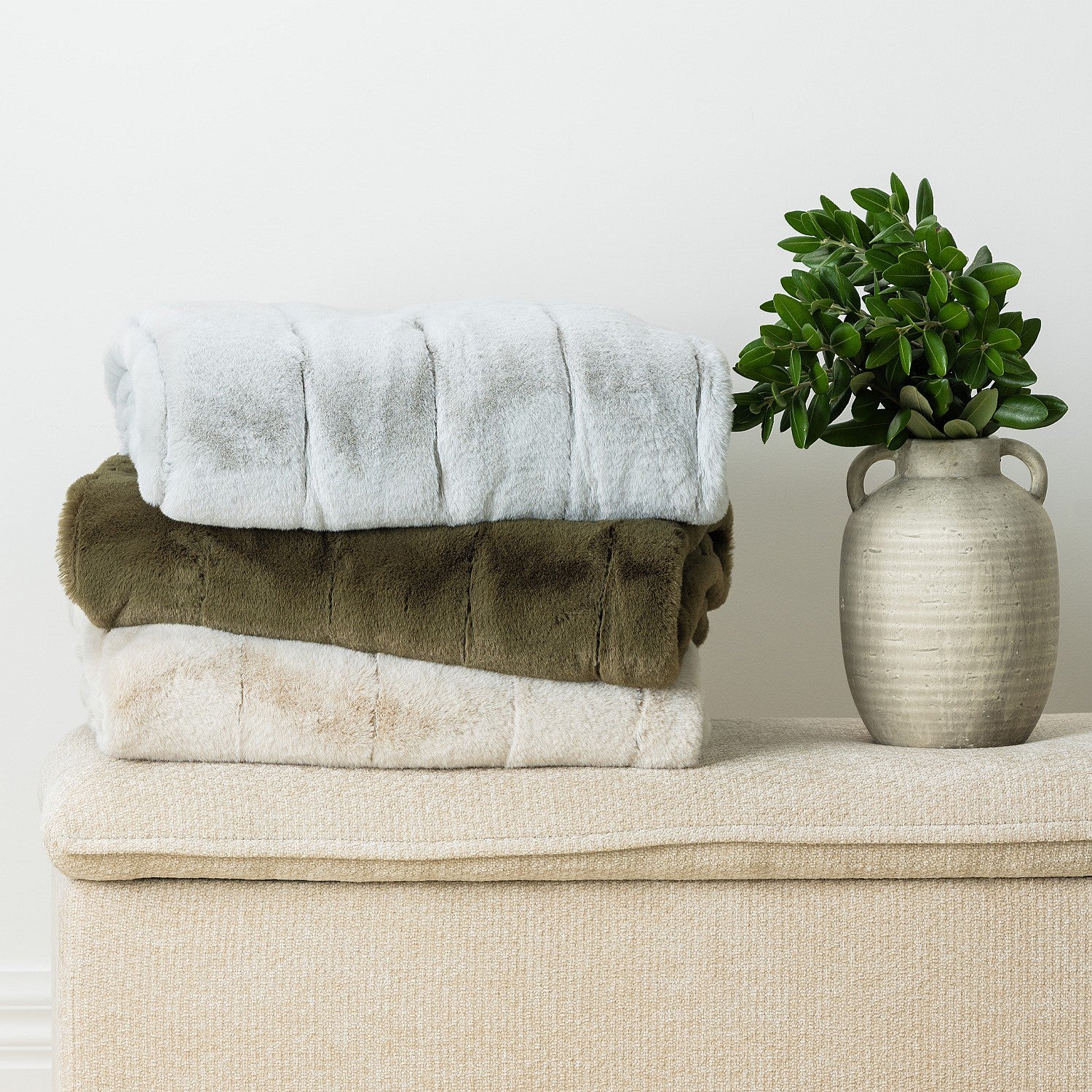 Design Republique Emerson Stripe Faux Fur Silver Throw