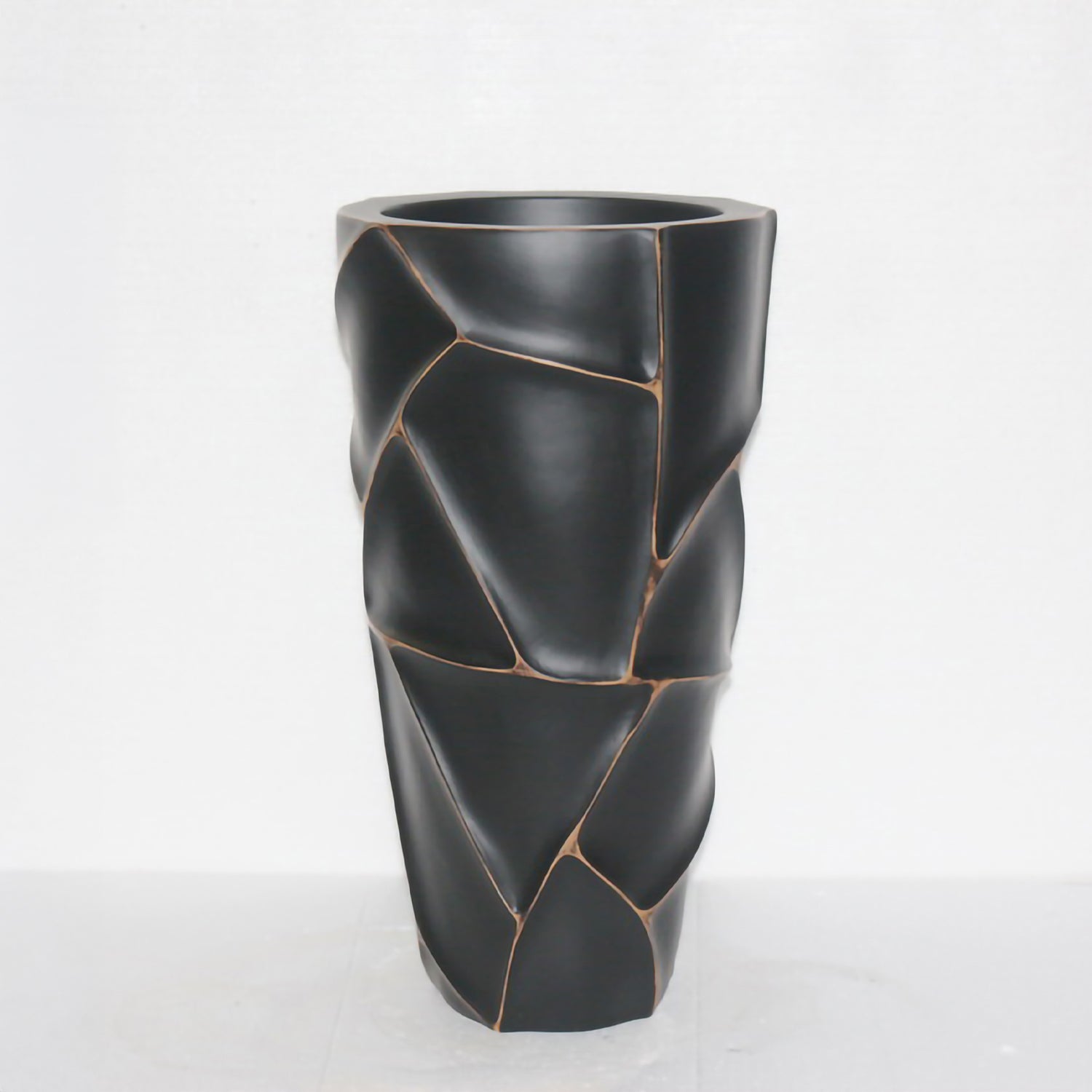 Design Republique Demi Cracked Planter