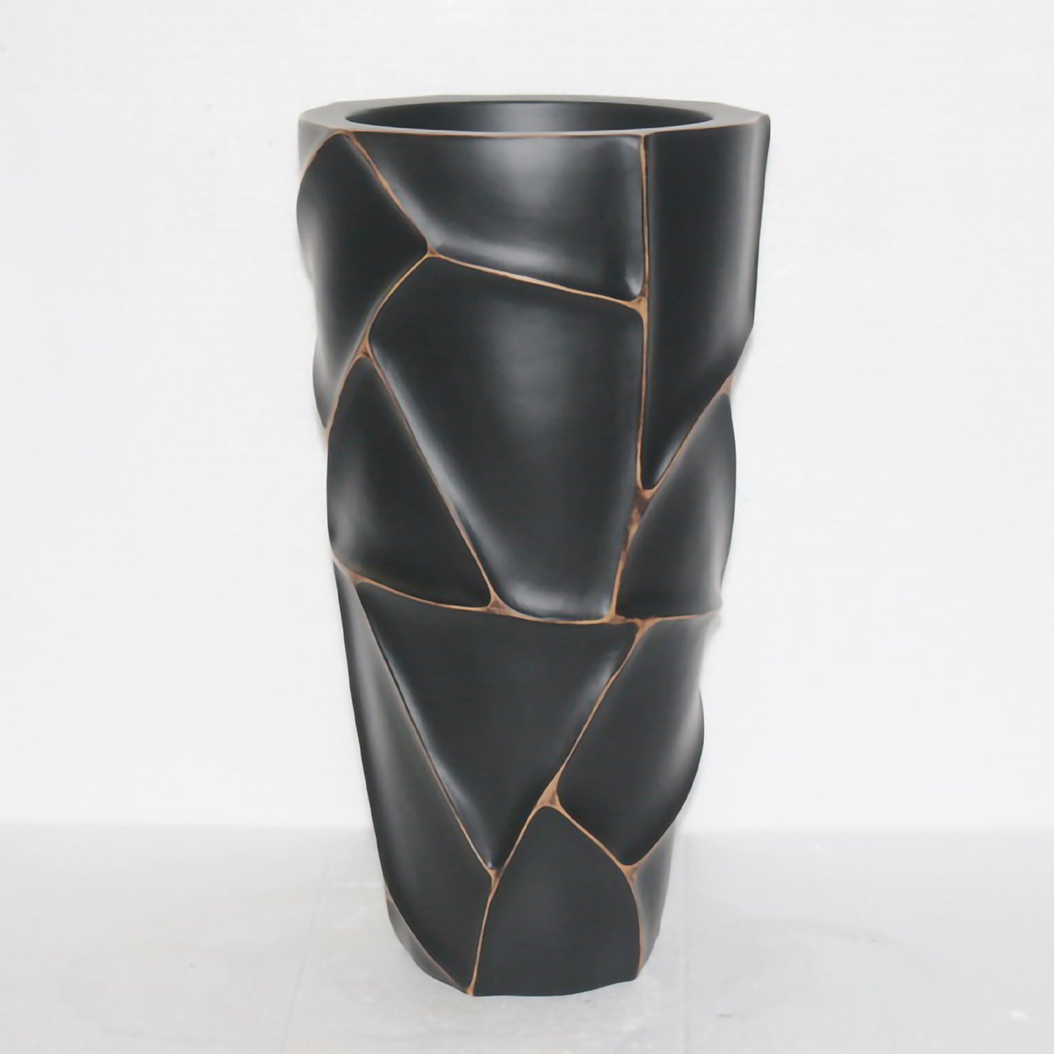 Design Republique Demi Cracked Planter