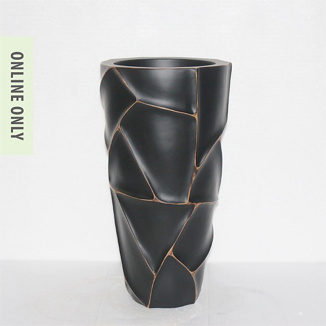 Design Republique Demi Cracked Planter Design Republique Demi Cracked Planter