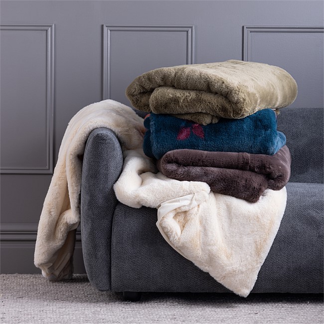 Design Republique Evelyn Faux Fur Throws