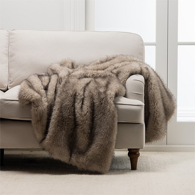 Design Republique Arctic Faux Fur Throw