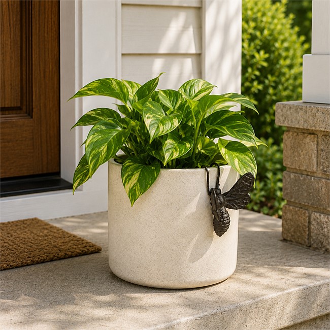 Outsidings Barron Bee Pot Hanger Outsidings Barron Bee Pot Hanger