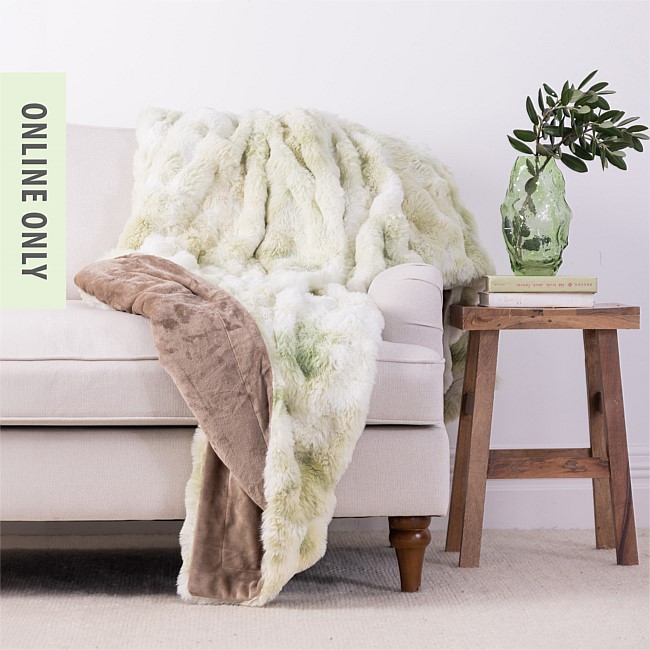 Design Republique Elys Soft Green Faux Fur Blanket In A Bag 