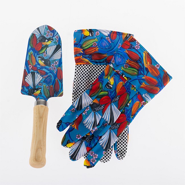 Design Plus Kiwiana Piwakawaka Glove & Trowel Set Design Plus Kiwiana Piwakawaka Glove & Trowel Set