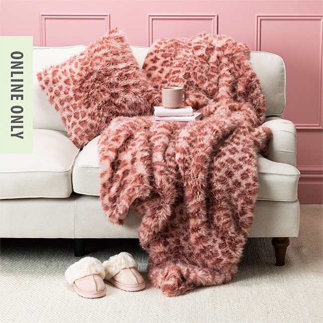Marlo Mia Blanket & Cushion Pack Pink Marlo Mia Blanket & Cushion Pack Pink