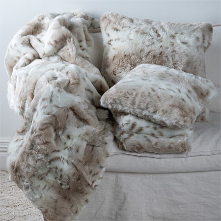 Design Republique Chester Arctic Fox Blanket