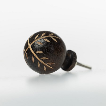 Solace Carved Fern Leaf Drawer Knob